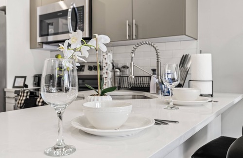 North Philadelphia East Apartment | 2BR-2BA Luxy Dendrobium-Oasis! Private Patio-Pet Friendly-Family Friendly