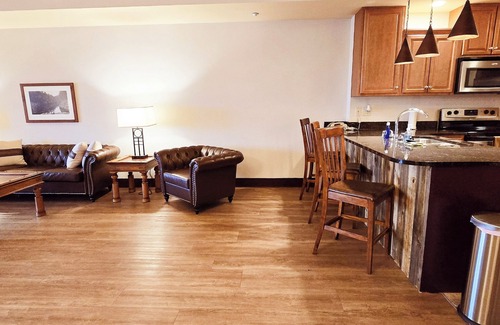 Wisconsin Dells Resort | 2br 2ba Penthouse at Chula Vista, large in-unit hot tub! Close to Downtown!