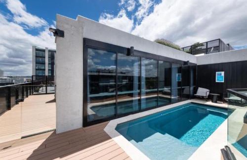 Reid Apartment | 2BR-2BR-1Car-CBD-Pool-Shopping