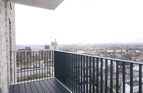 Barking Apartment | 2BR-360 views-Balcony-Parking-WiFi-SmartTV