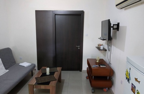 Paralimni House | 2br-7 Guests-free Parking-pool-aircon