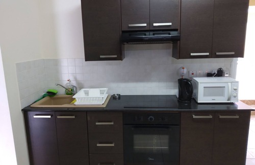 Paralimni House | 2br-7 Guests-free Parking-pool-aircon