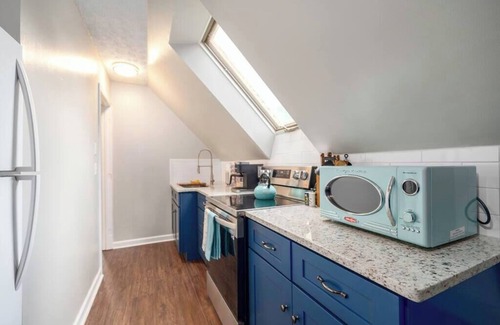 Oakley Apartment | 2BR apartment - cute, cozy, convenient