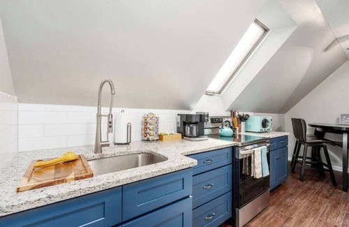 Oakley Apartment | 2BR apartment - cute, cozy, convenient