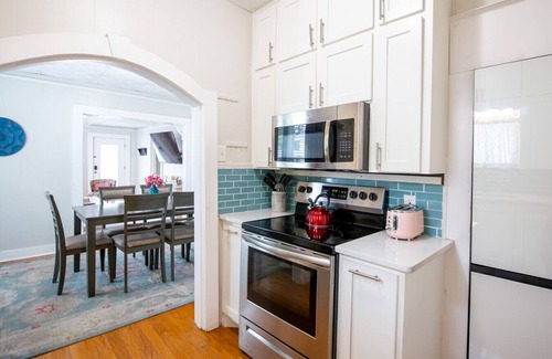 Capitol Hill House | 2BR Apartment on 7th