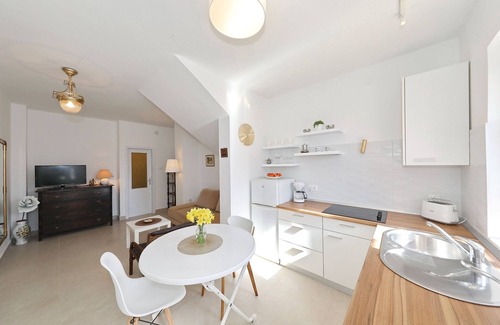 Zadar Apartment | 2br app with a living room in Zadar near beach