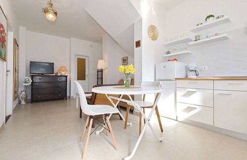 Zadar Apartment | 2br app with a living room in Zadar near beach
