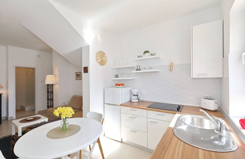 Zadar Apartment | 2br app with a living room in Zadar near beach