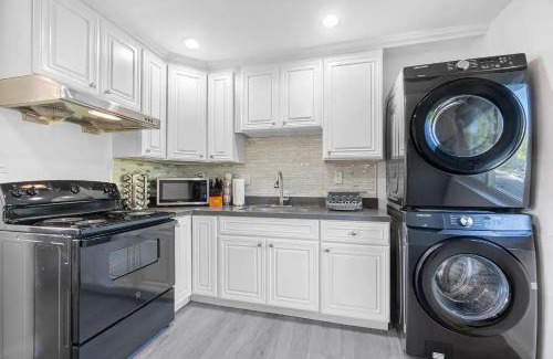 Sunnyvale West Apartment | 2BR APT with Brand new super quite AC, Washer, Dryer, Free EV Station, Free Parking in Cupertino