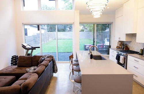 Galindo House | 2BR Austin Oasis: Downtown Views + EV Charging