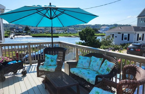 Humarock House | 2BR Beach Cottage in Scituate's Humarock Beach Community. "Humarock Hideaway"