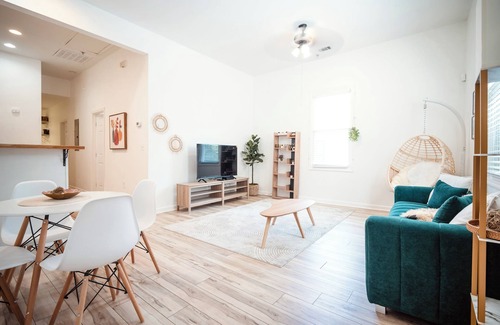 Thunderbolt Apartment | 2BR Boho Chic Duplex, Savannah ・Near Tybee Island!