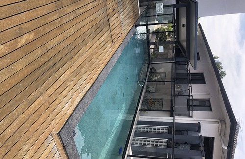 Brisbane Apartment | 2BR Brisbane Ground Unit with private courtyard.