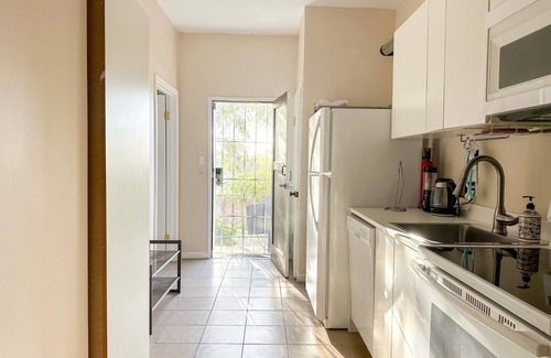 Hayward Apartment | 2BR, Canyon Views WiFi Parking Near CSU & Hospitals, BART & Trails.