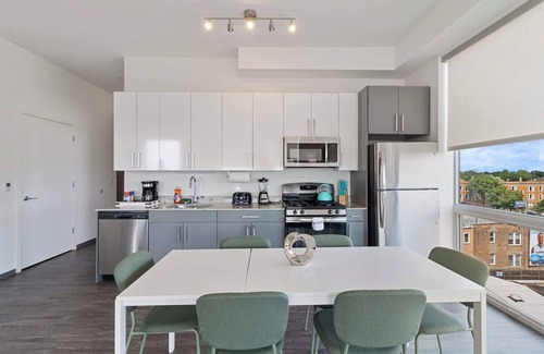 Palmer Square Apartment | 2BR City Loft Amazing Glass Views