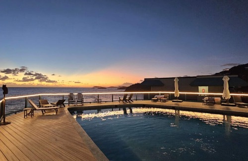 Bolongo Bay Condo | 2BR condo -3 Pools, 2 restaurants and beach!