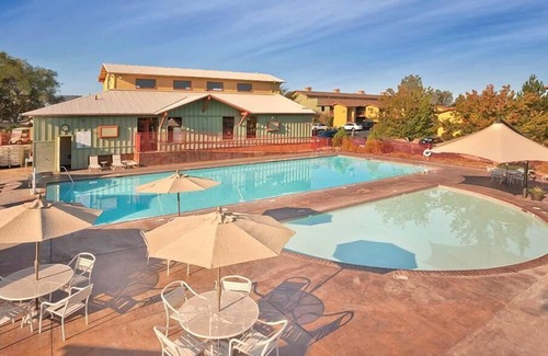 Angels Camp Condo | 2br Condo Family Vacation Near Lake-Home Comforts!