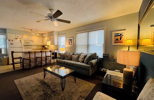 Country Club Estates Condo | 2BR Condo in Heart of Downtown - Walk to Beach & Shopping
