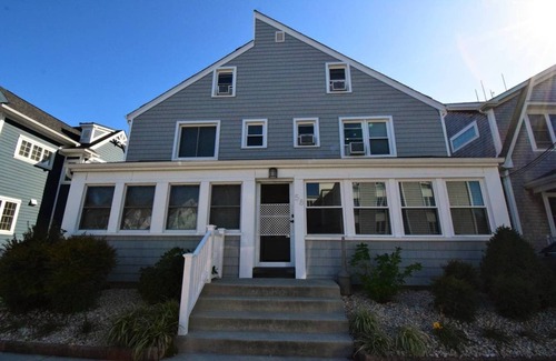 Country Club Estates Condo | 2BR Condo in Heart of Downtown - Walk to Beach & Shopping