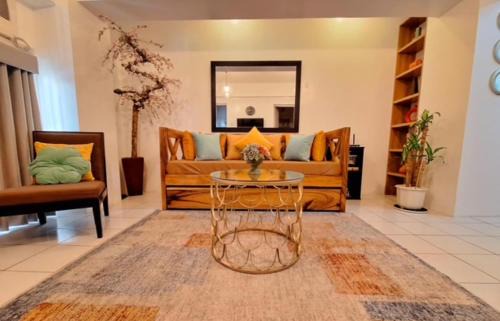 San Jose Apartment | 2BR Condo in Tagaytay I Lake View I Fast Wifi I Free Parking