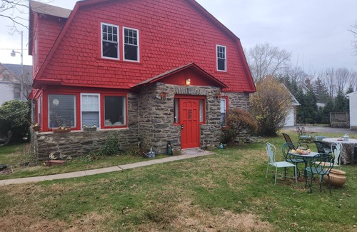 Elkins Park Apartment | 2BR Cottage House in Elkins Park