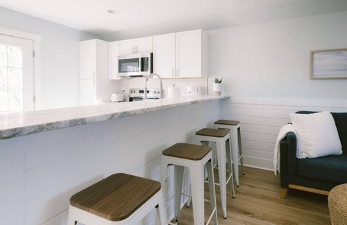 Wilmington House | 2BR Cozy Hideaway 10 Min from Beach + King Bed