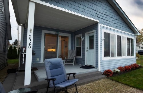 Ashtabula House | 2BR Cozy Lakefront - Your Lakeside Getaway!
