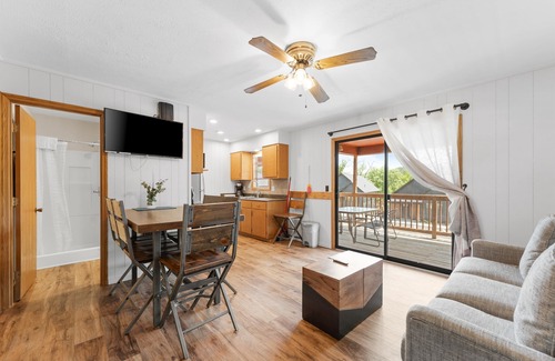 Kimberling City Cabin | 2BR Duplex Cabin w/Community Pool + Boat dock