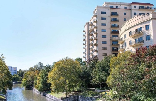 Downtown San Antonio Condo | 2br DX Condo w/Downtown Skyline Views & River Walk!