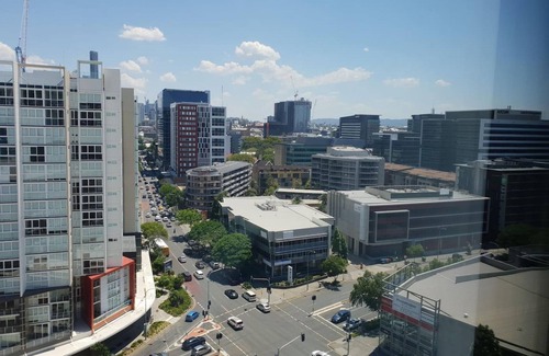 Newstead Apartment | 2BR Food Drink Hub Pool 2 Cars Gym Rooftop