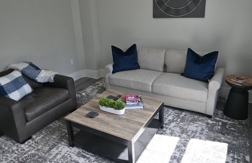 Springdale Apartment | 2br Gem in the heart of Springdale