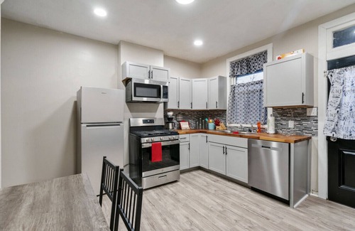 Pittsburgh House | 2BR in Garfield- Near Hospitals, UPitt & Good Eats