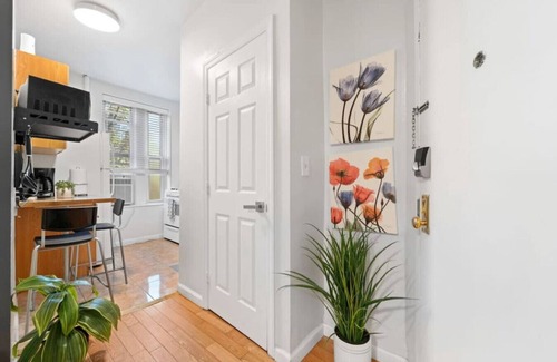 Midtown West Apartment | 2BR In Times Square Near Restaurants