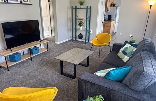 Maumee House | 2BR in Uptown Maumee walk to Metropark