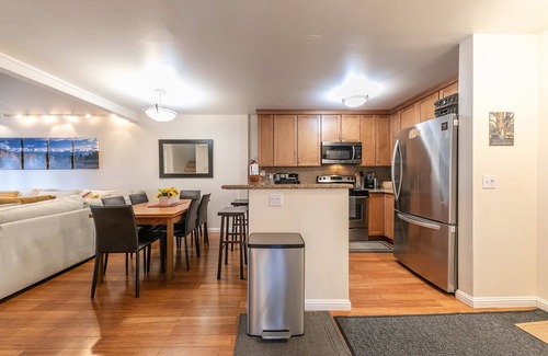 Alpine Meadows Condo | 2BR Mins to Alpine Base Area Palisades