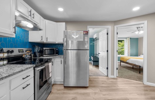 Westside Norwich Apartment | 2BR, Modern, Relaxing, 2.1Mi To Mohegan