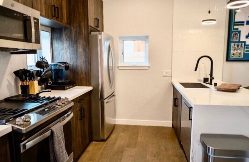 North Beacon Hill House | 2BR Modern Seattle Home | 360 Views | Roof Deck