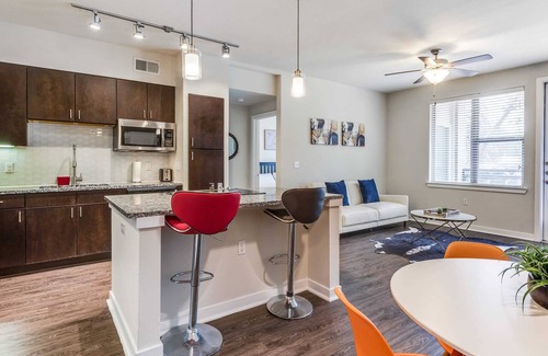 West Congress Apartment | 2BR Modern SoCo CozySuites w/ 2 Pools! #10