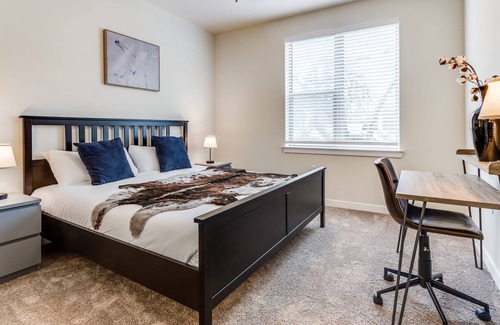 West Congress Apartment | 2BR Modern SoCo CozySuites w/ 2 Pools! #09