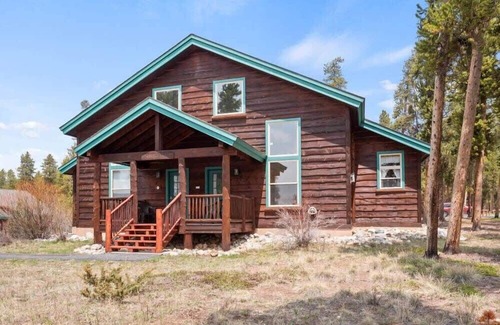 Leadville Cabin | 2BR Mountain Cabin w/Loft: View, Loft, Fireplace