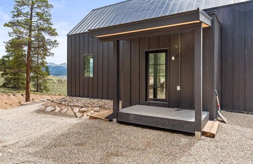 Twin Lakes Cabin | 2BR Mountain View Retreat - Near Twin Lakes