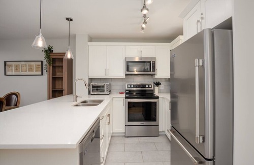 Blackcomb House | 2BR Multi-Level Townhome in Peaceful Location | Hot Tub | Free Parking