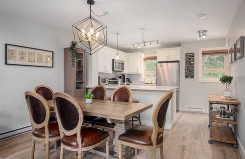 Blackcomb House | 2BR Multi-Level Townhome in Peaceful Location | Hot Tub | Free Parking