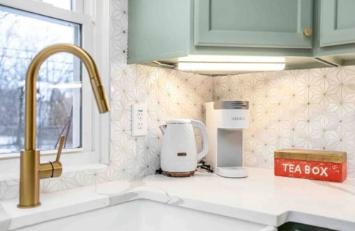 Berkley House | 2BR Near Beaumont and Downtown Berkley Sleeps 6