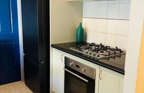 Northmead House | 2BR Northmead | Free Parking | Near Hospital & M2