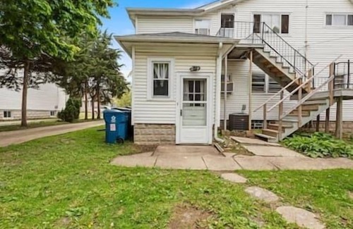 Crete Apartment | 2BR+Office Apt. Chicago South Suburbs Near Indiana