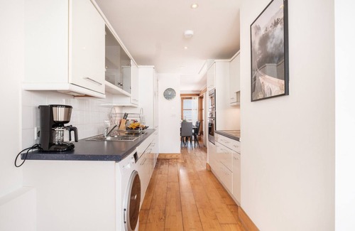 The City of London Apartment | 2BR Penthouse with Terrace in the Heart of Holborn