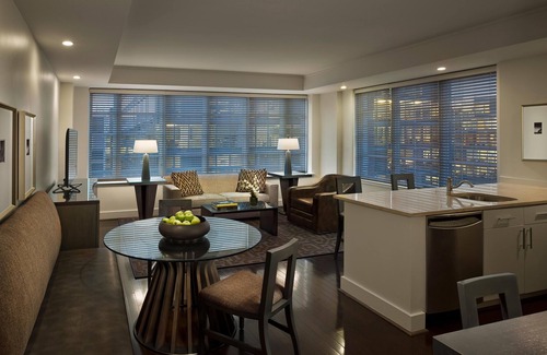 Connecticut Ave - K Street House | 2BR Platinum Suite/Walk to White House Nat'l Mall