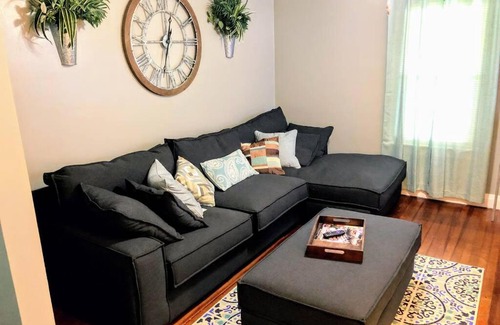 Evansville House | 2BR Private House Available close to UE