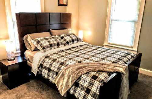 Evansville House | 2BR Private House Available close to UE